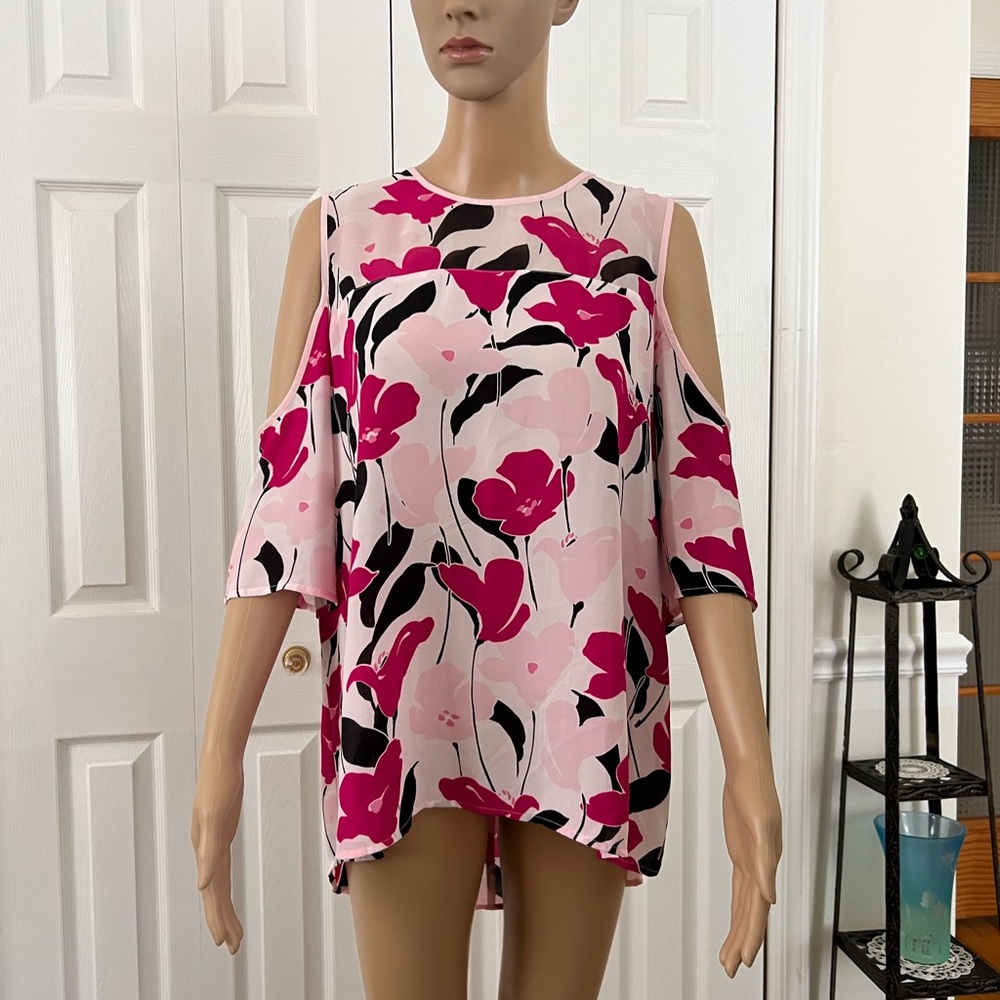 NWOT VINCE CAMUTO SIZE M OPEN SHOULDER 3/4 SLEEVE BLOUSE.